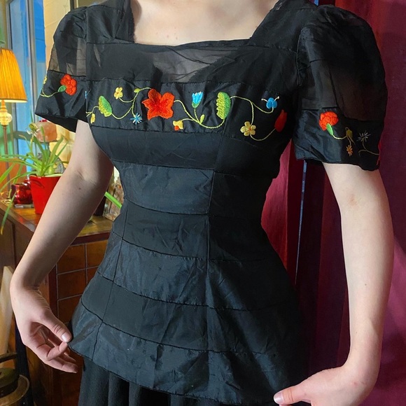 Vintage 1940s Black Mesh Paneled Reversible Blouse with Floral Embroidery - Picture 2 of 3